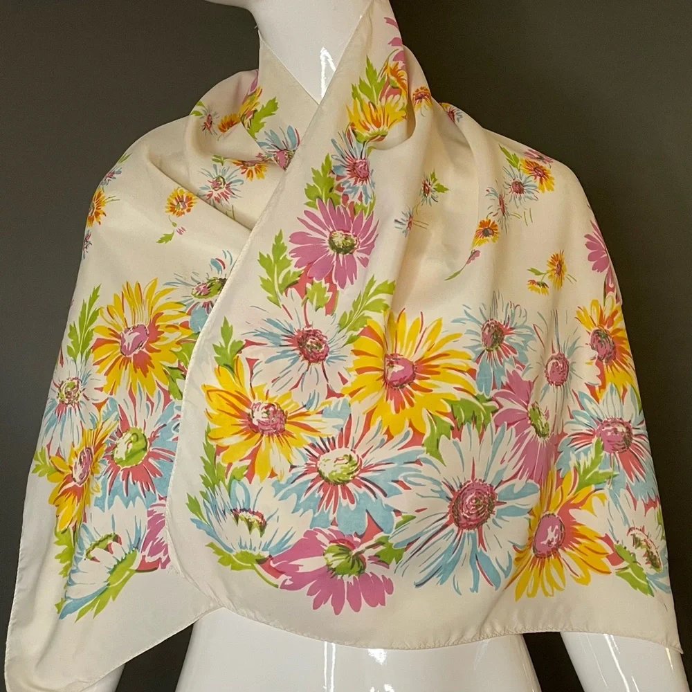 Delightful Vintage 60s Daisy Florals Print 19 In by 44 In Good Condition - Picture 2 of 5